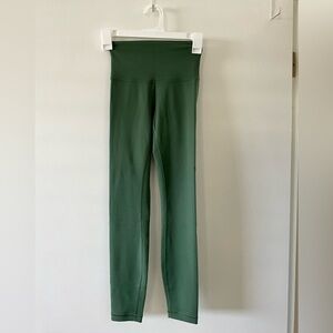 Lululemon Wunder Train High-Rise Tight 25"
Algae Green. Size 2.